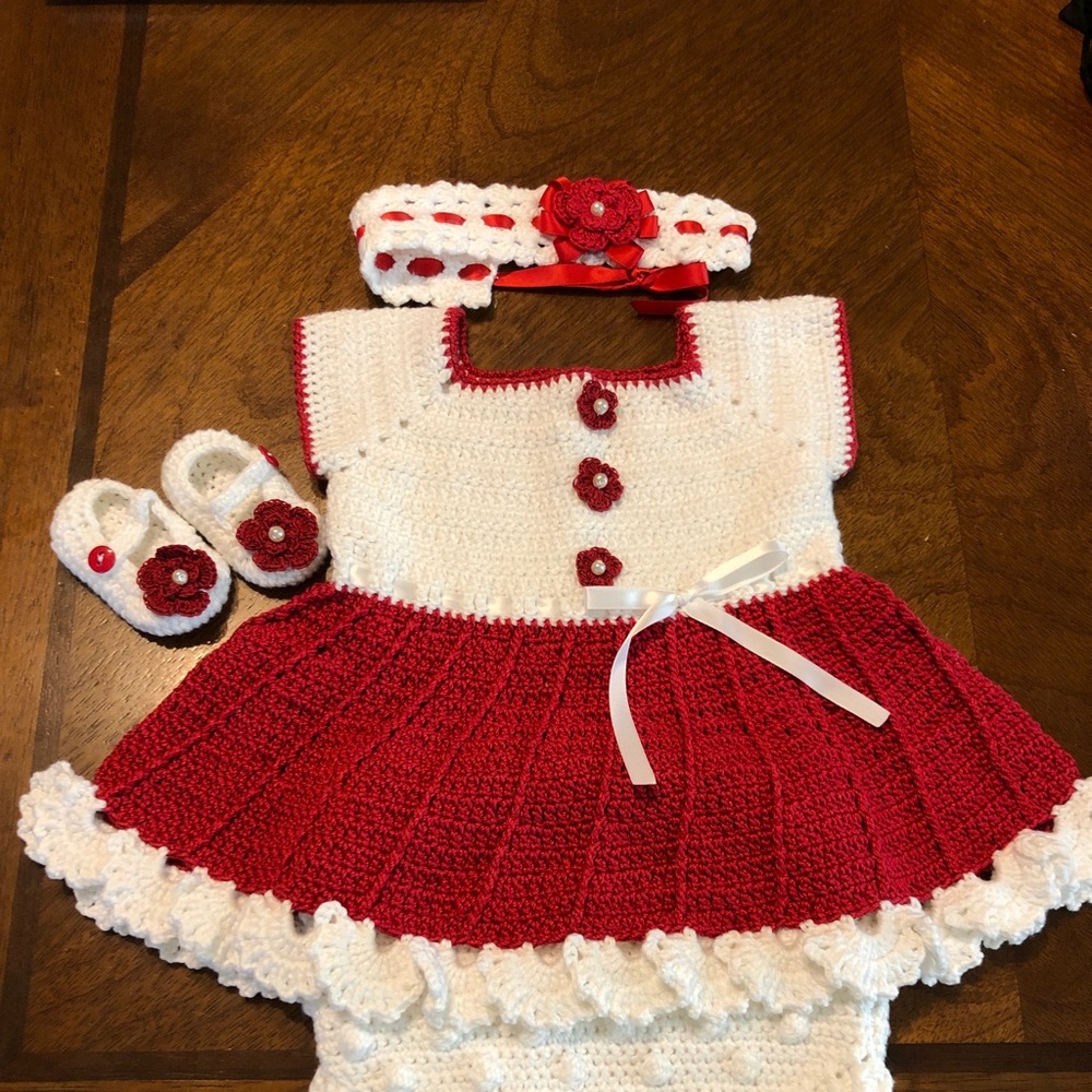 CROCHET BABY SET  0-3 MONTHS